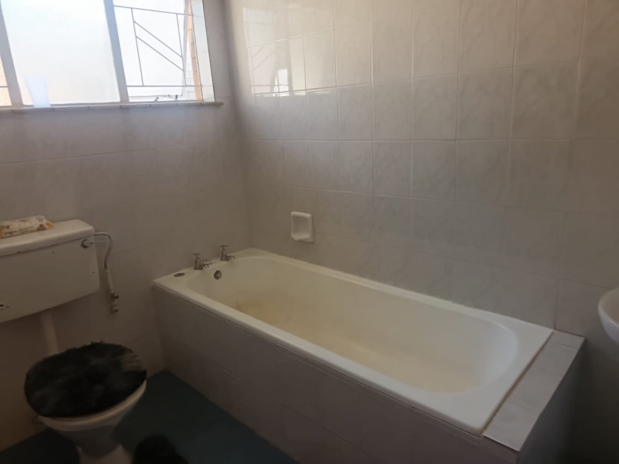 4 Bedroom Property for Sale in Heuwelsig Northern Cape